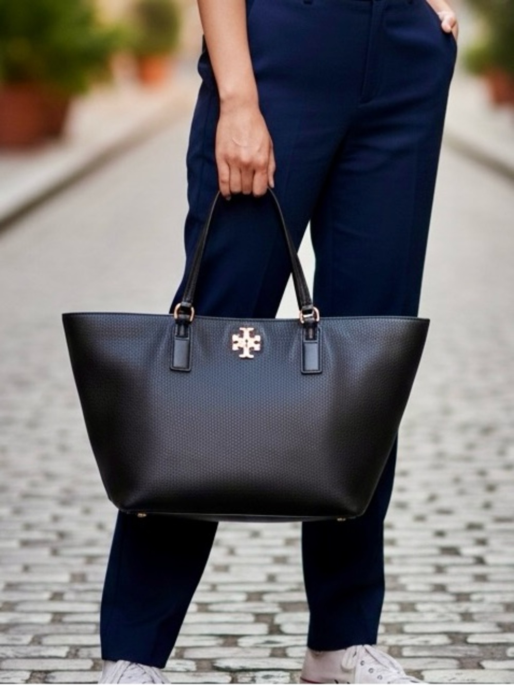✨Tory Burch Black Pebbled Leather Turn lock Tote Bag✨